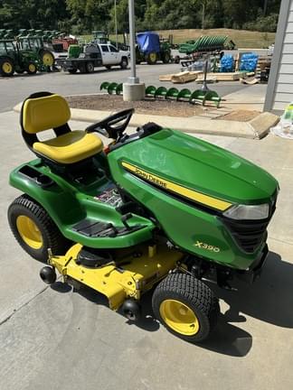 Image of John Deere X390 Image 0