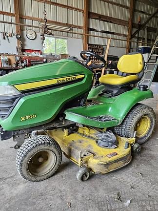 Image of John Deere X390 equipment image 2