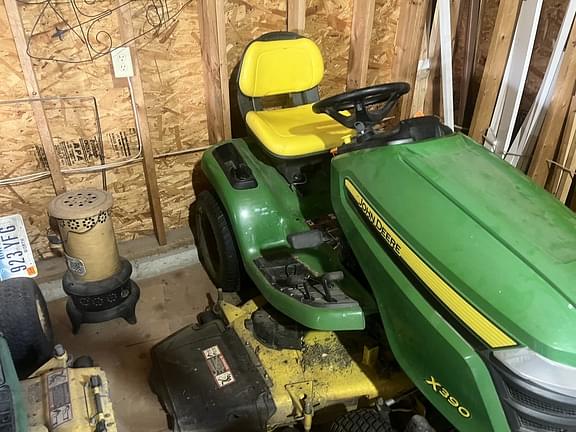 Image of John Deere X390 equipment image 3