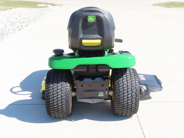 Image of John Deere X390 equipment image 4