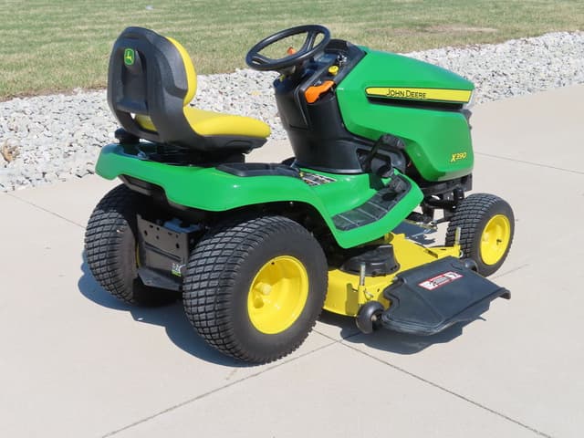 Image of John Deere X390 equipment image 3