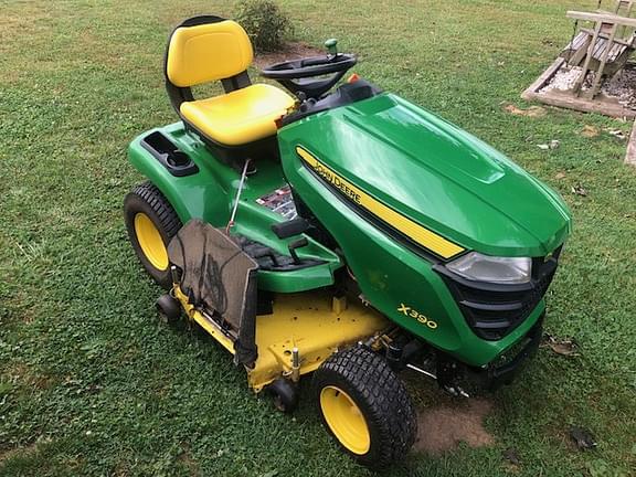 Image of John Deere X390 equipment image 1