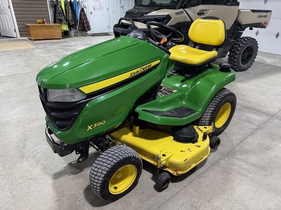 2020 John Deere X390 Equipment Image0