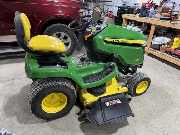 Image of John Deere X390 equipment image 3