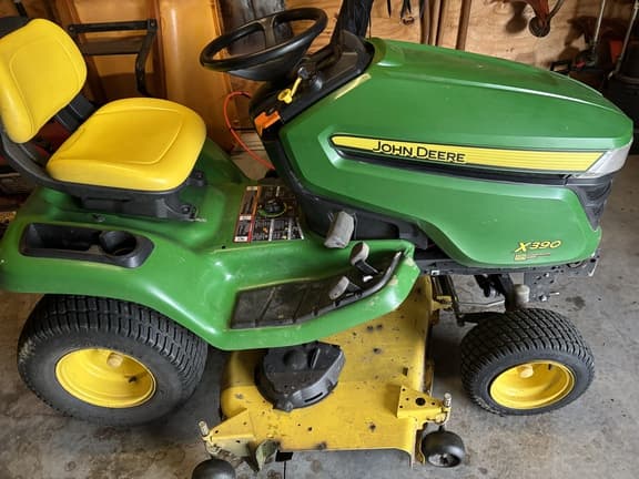 Image of John Deere X390 equipment image 1