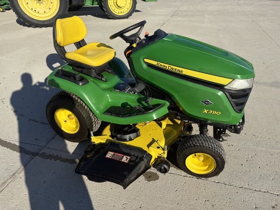 Image of John Deere X390 equipment image 1