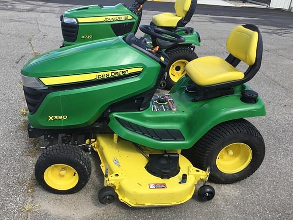 Image of John Deere X390 equipment image 1