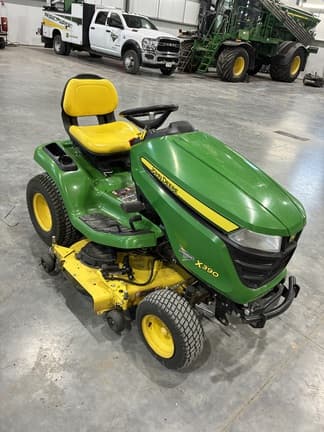 Image of John Deere X390 equipment image 1