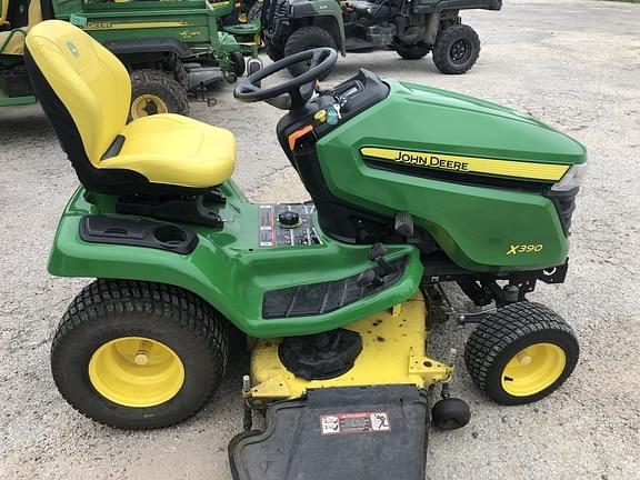 Image of John Deere X390 equipment image 1