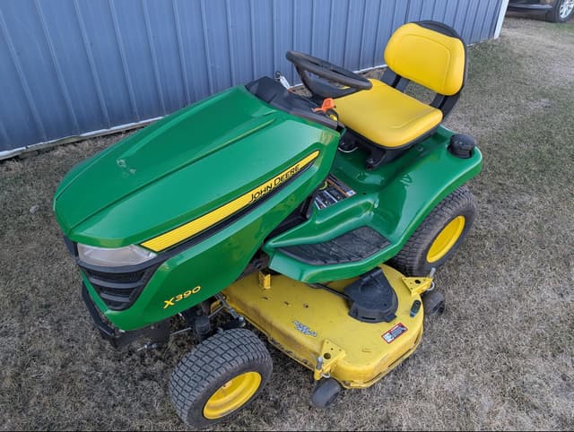 Image of John Deere X390 equipment image 1