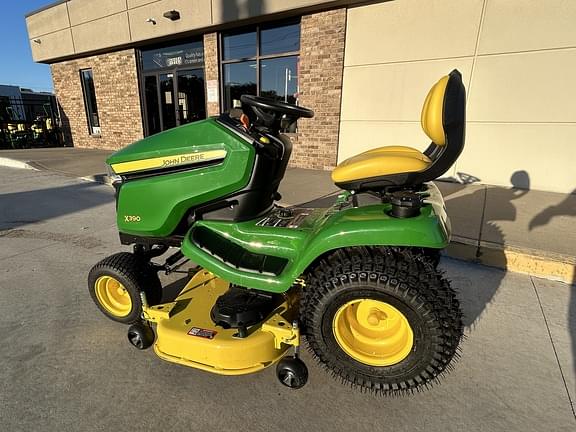 Image of John Deere X390 equipment image 1