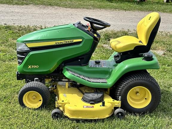 Image of John Deere X390 equipment image 3