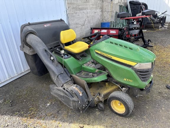 Image of John Deere X570 equipment image 2