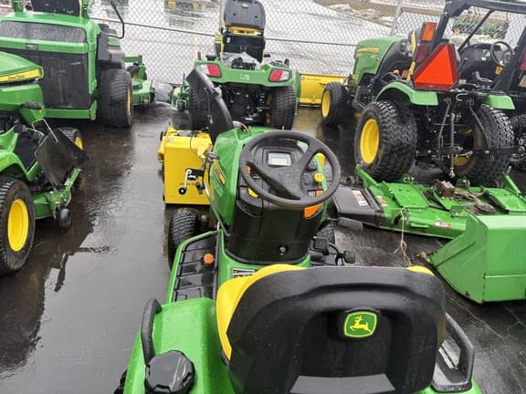 Image of John Deere X580 equipment image 1