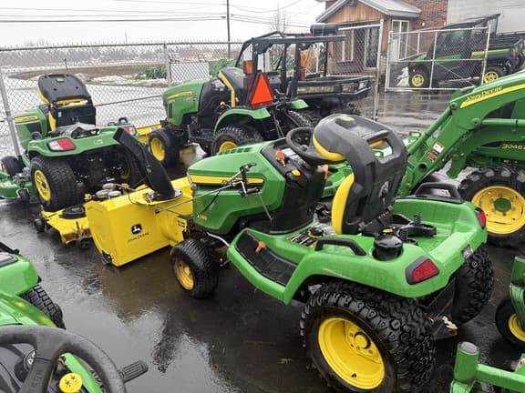 Image of John Deere X580 equipment image 2