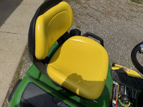 Image of John Deere X580 equipment image 4