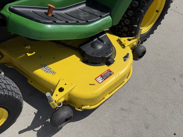 Image of John Deere X580 equipment image 3