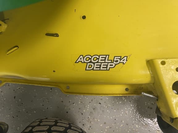 Image of John Deere X580 equipment image 3