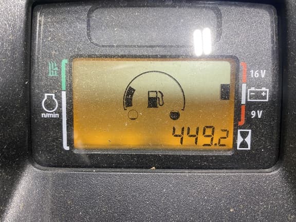 Image of John Deere X580 equipment image 4