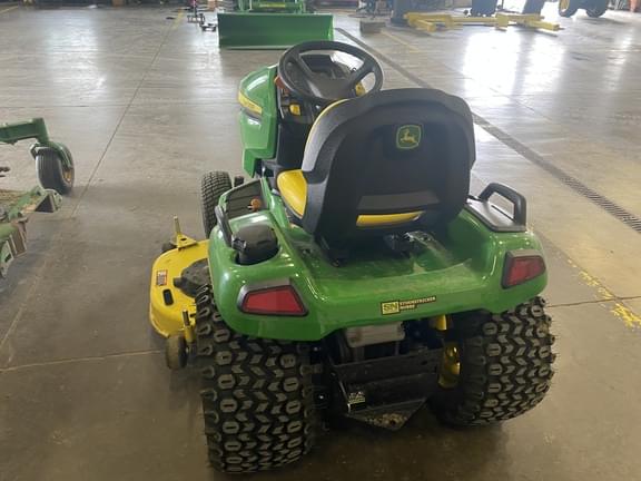 Image of John Deere X580 equipment image 2