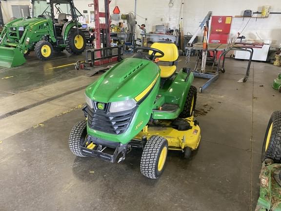 Image of John Deere X580 equipment image 3