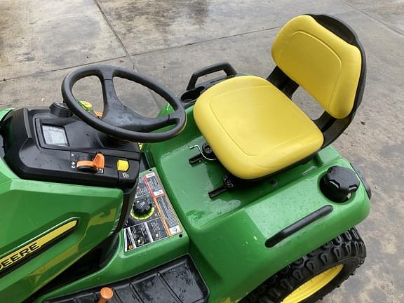 Image of John Deere X580 equipment image 2