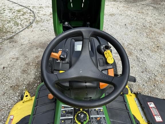 Image of John Deere X580 equipment image 3