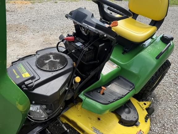 Image of John Deere X580 equipment image 2