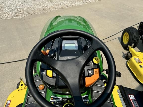 Image of John Deere X580 equipment image 3