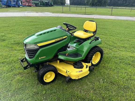 Image of John Deere X580 equipment image 2