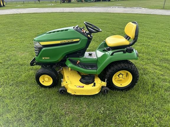 Image of John Deere X580 equipment image 3