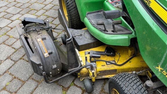 Image of John Deere X584 equipment image 3