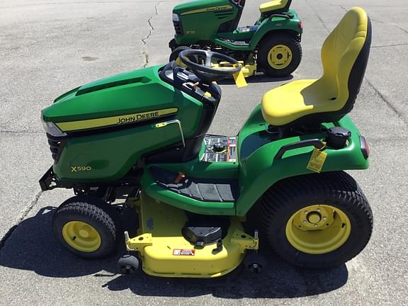 Image of John Deere X590 equipment image 3