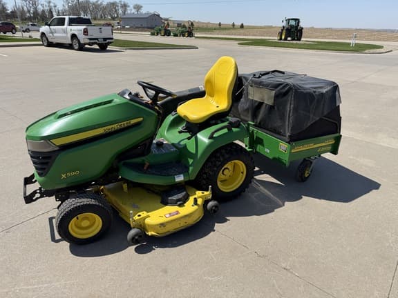 Image of John Deere X590 equipment image 3