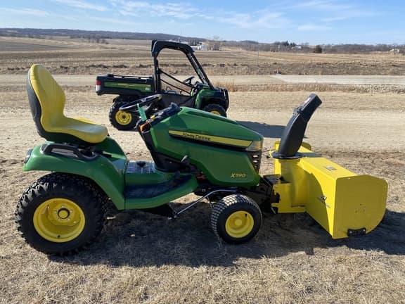 Image of John Deere X590 equipment image 4
