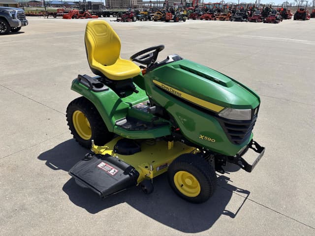Image of John Deere X590 equipment image 3