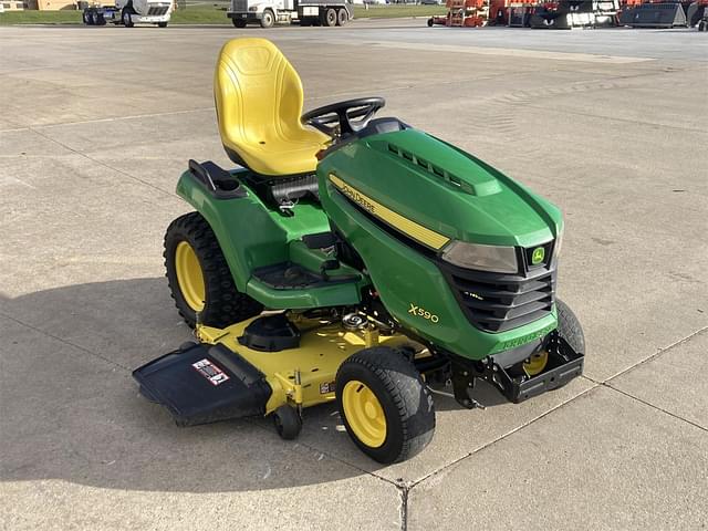 Image of John Deere X590 equipment image 2