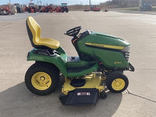 Image of John Deere X590 equipment image 3