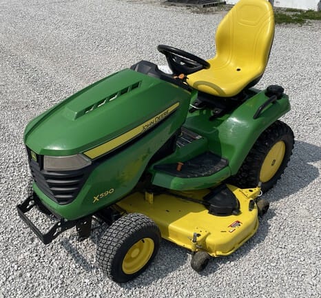 2020 John Deere X590 Equipment Image0