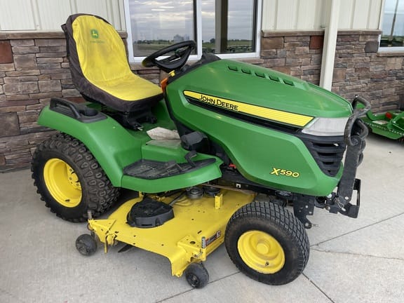 2020 John Deere X590 Equipment Image0