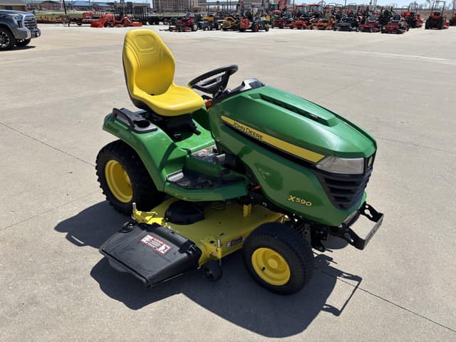 Image of John Deere X590 equipment image 3