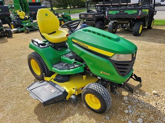 Image of John Deere X590 equipment image 3