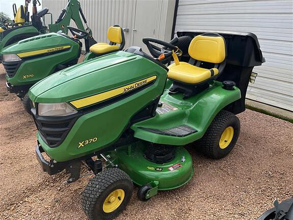Image of John Deere X590 equipment image 3