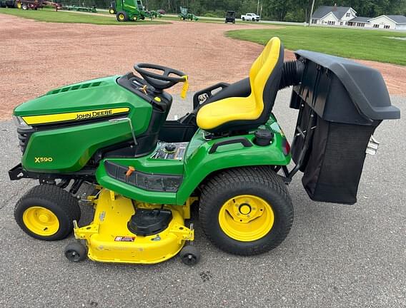 Image of John Deere X590 equipment image 4