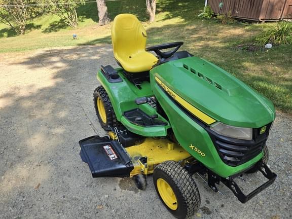 Image of John Deere X590 Image 0