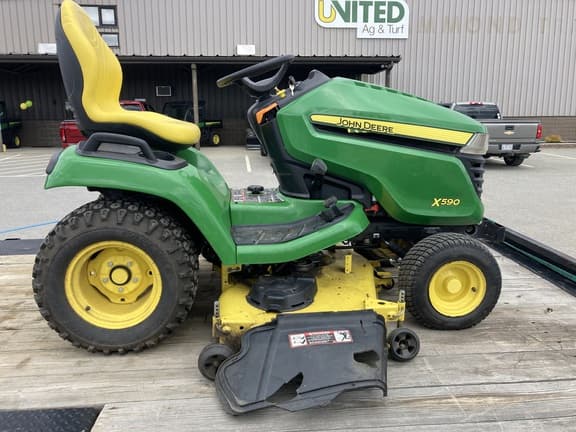Image of John Deere X590 equipment image 3
