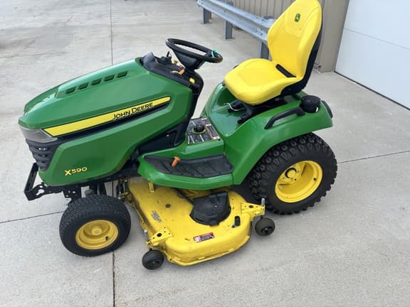 Image of John Deere X590 equipment image 3
