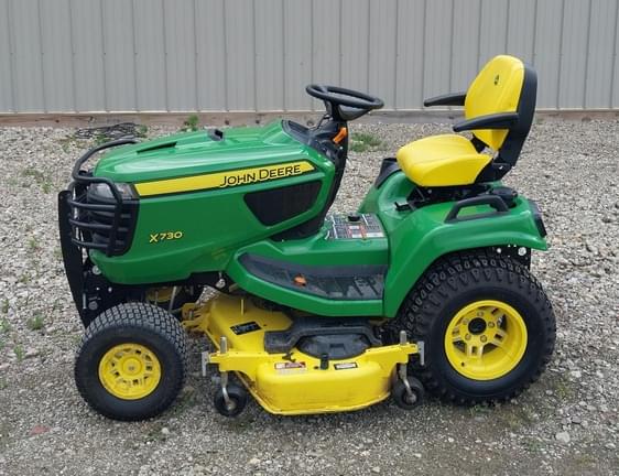 Image of John Deere X730 equipment image 1