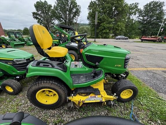 Image of John Deere X730 equipment image 4