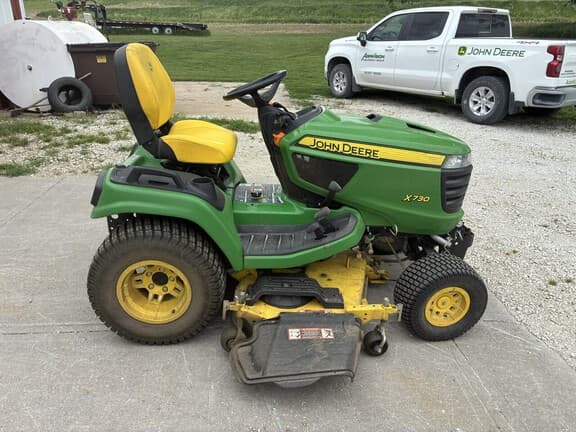 Image of John Deere X730 equipment image 3